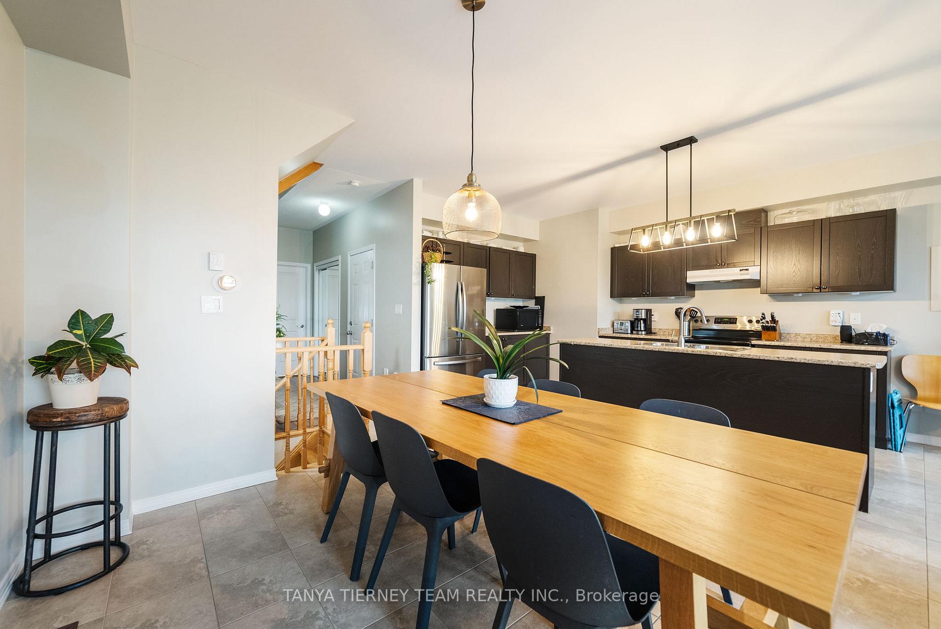 Photo 8 of 30 Lambdon Way, Whitby, Brooklin — HOMEH
