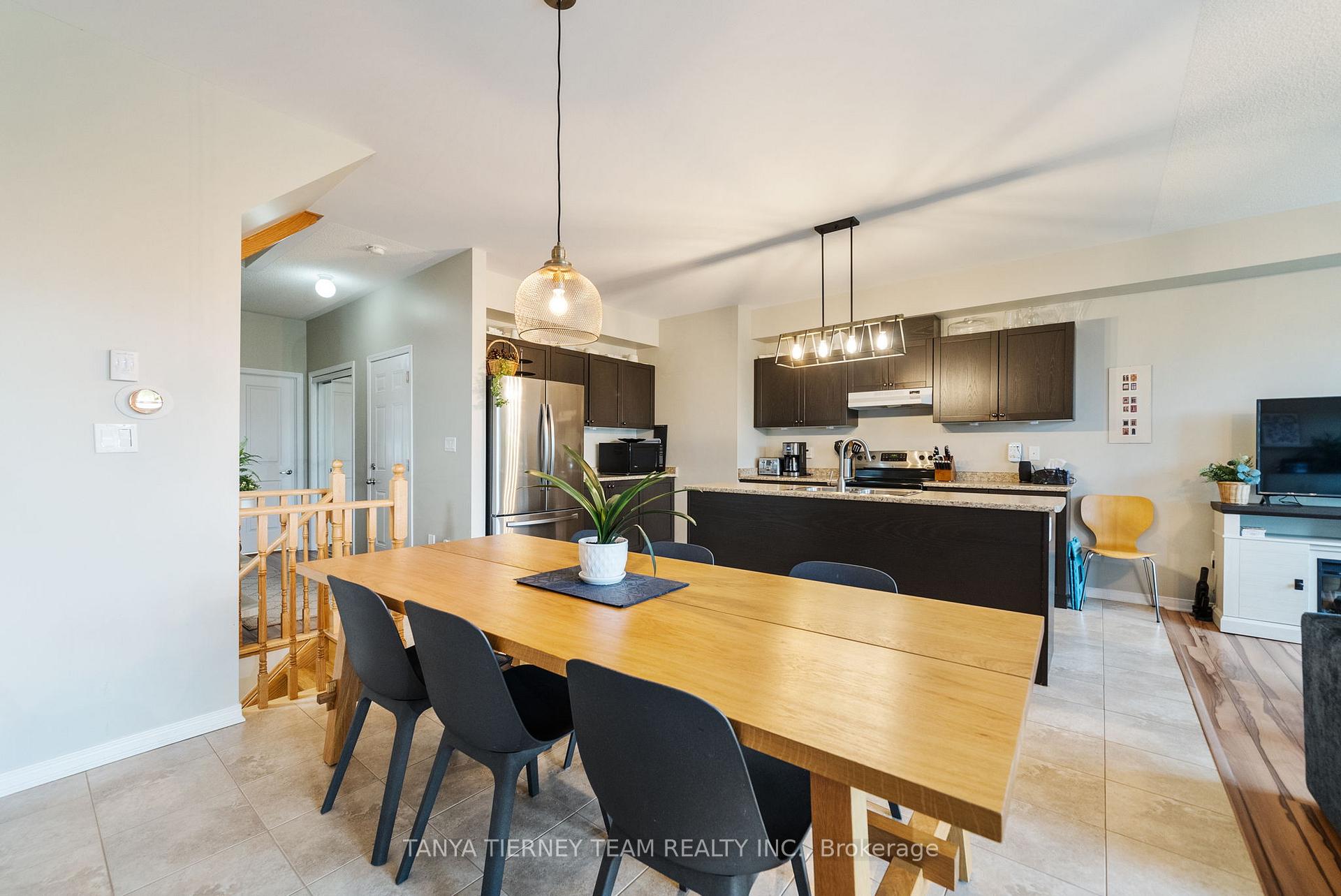 Photo 14 of 30 Lambdon Way, Whitby, Brooklin — HOMEH