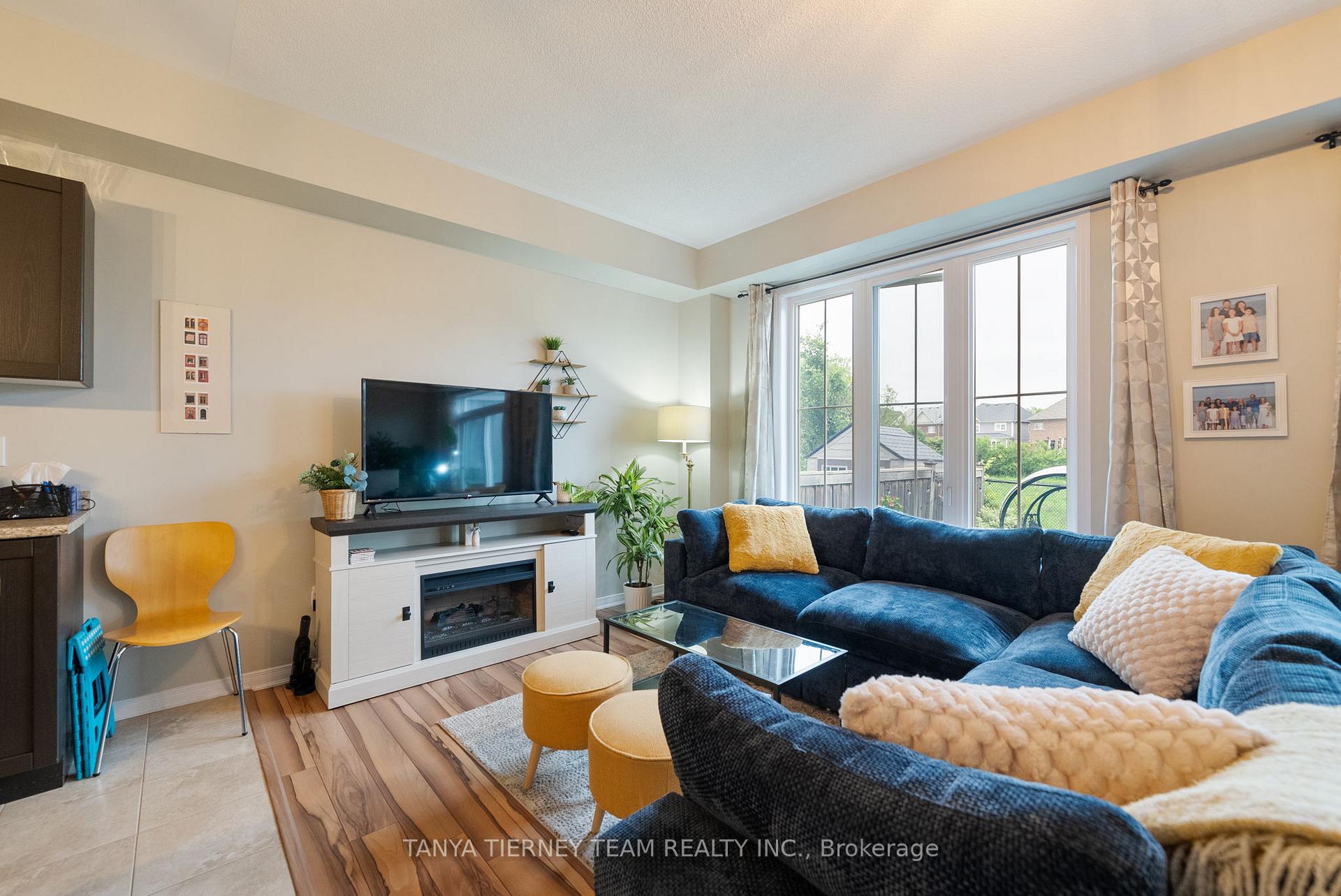 Photo 26 of 30 Lambdon Way, Whitby, Brooklin — HOMEH