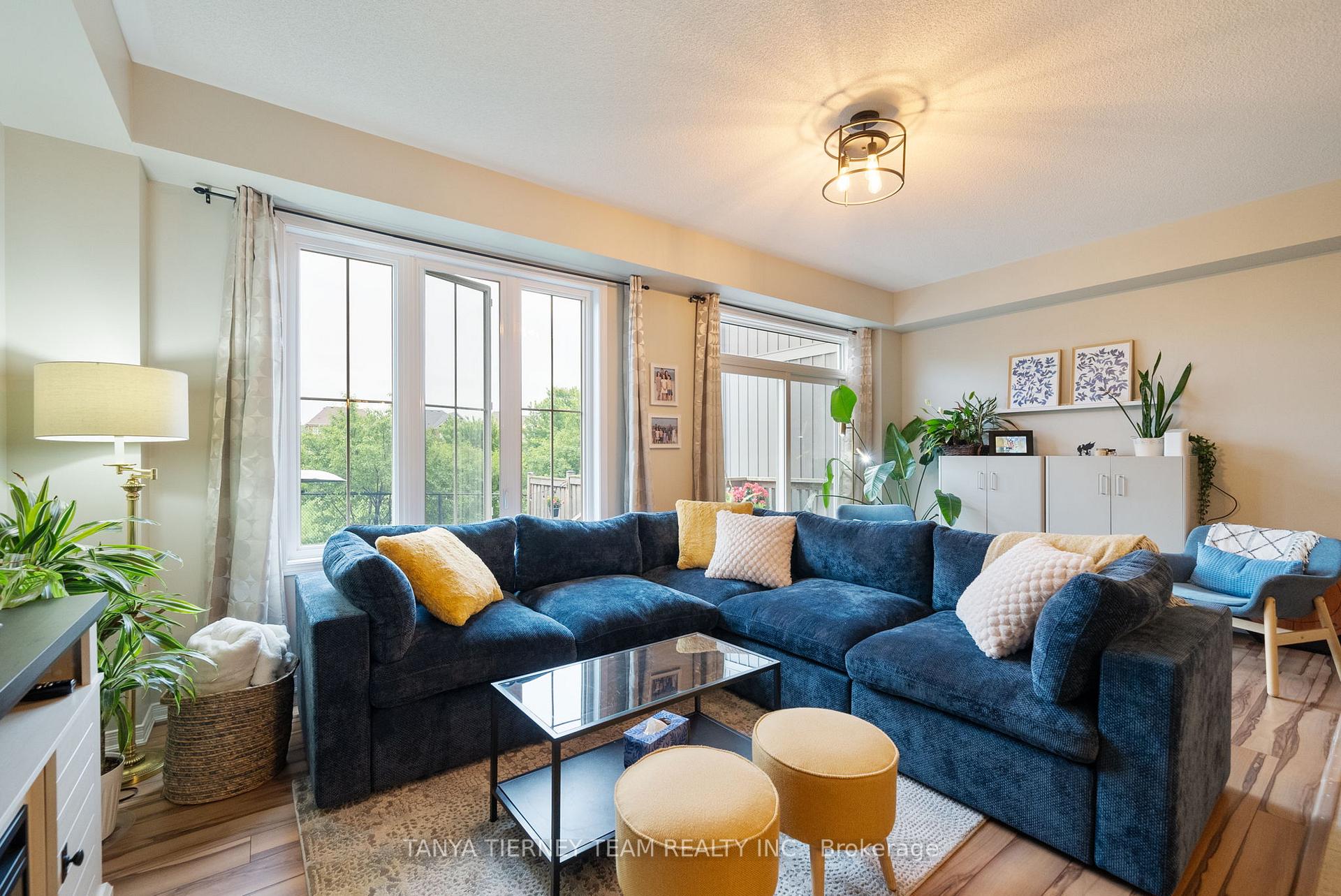 Photo 12 of 30 Lambdon Way, Whitby, Brooklin — HOMEH