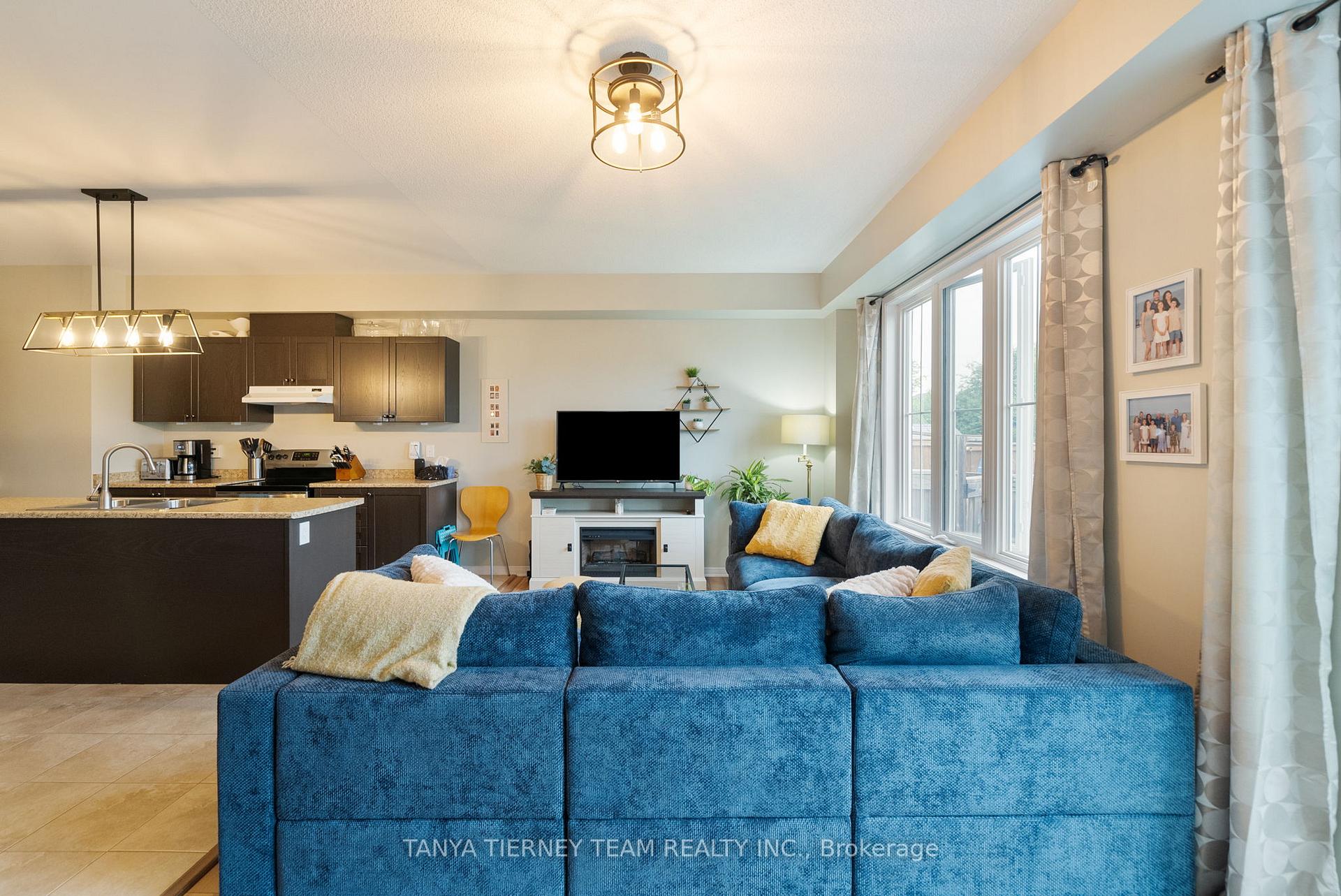 Photo 9 of 30 Lambdon Way, Whitby, Brooklin — HOMEH