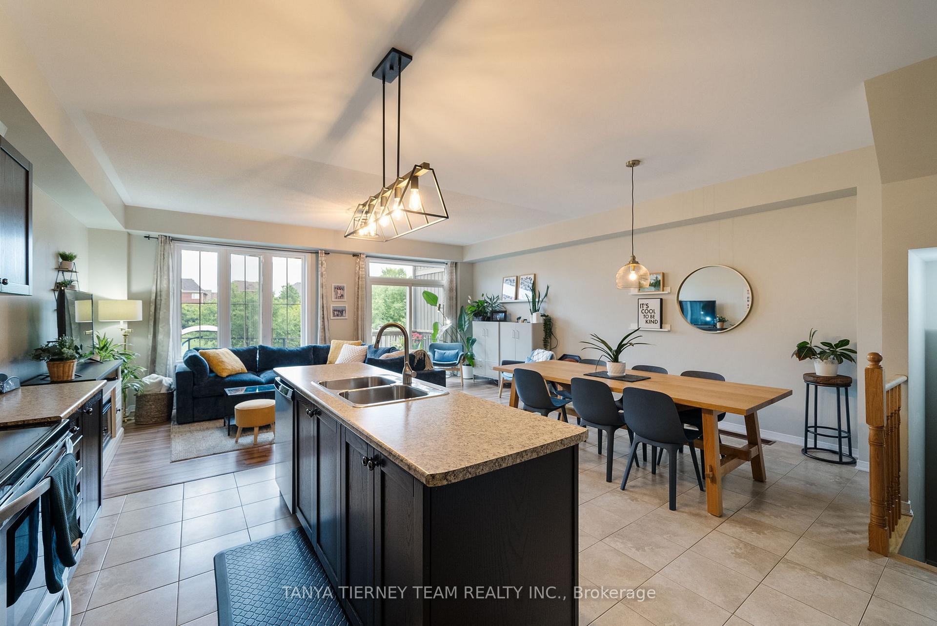 Photo 15 of 30 Lambdon Way, Whitby, Brooklin — HOMEH