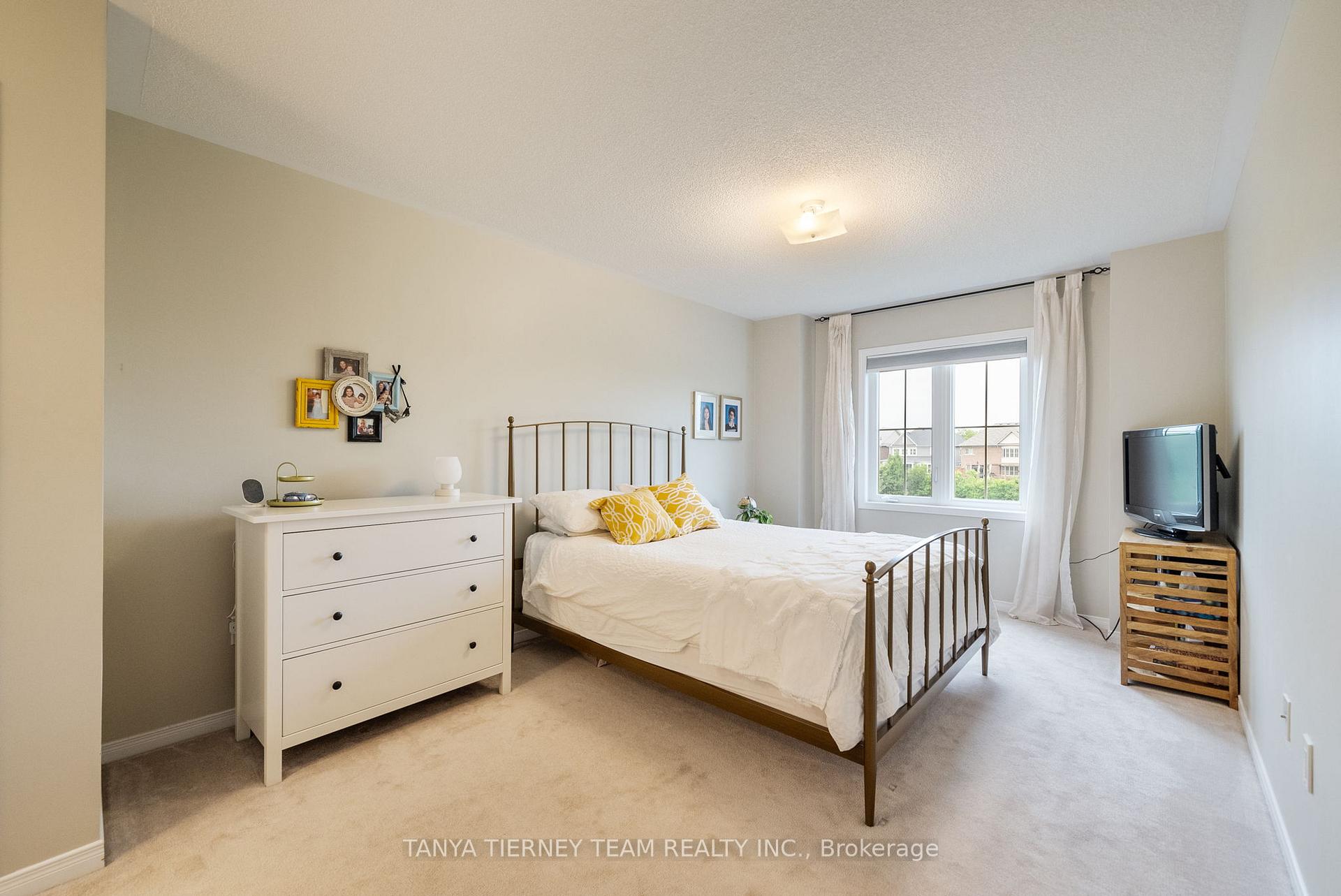 Photo 22 of 30 Lambdon Way, Whitby, Brooklin — HOMEH