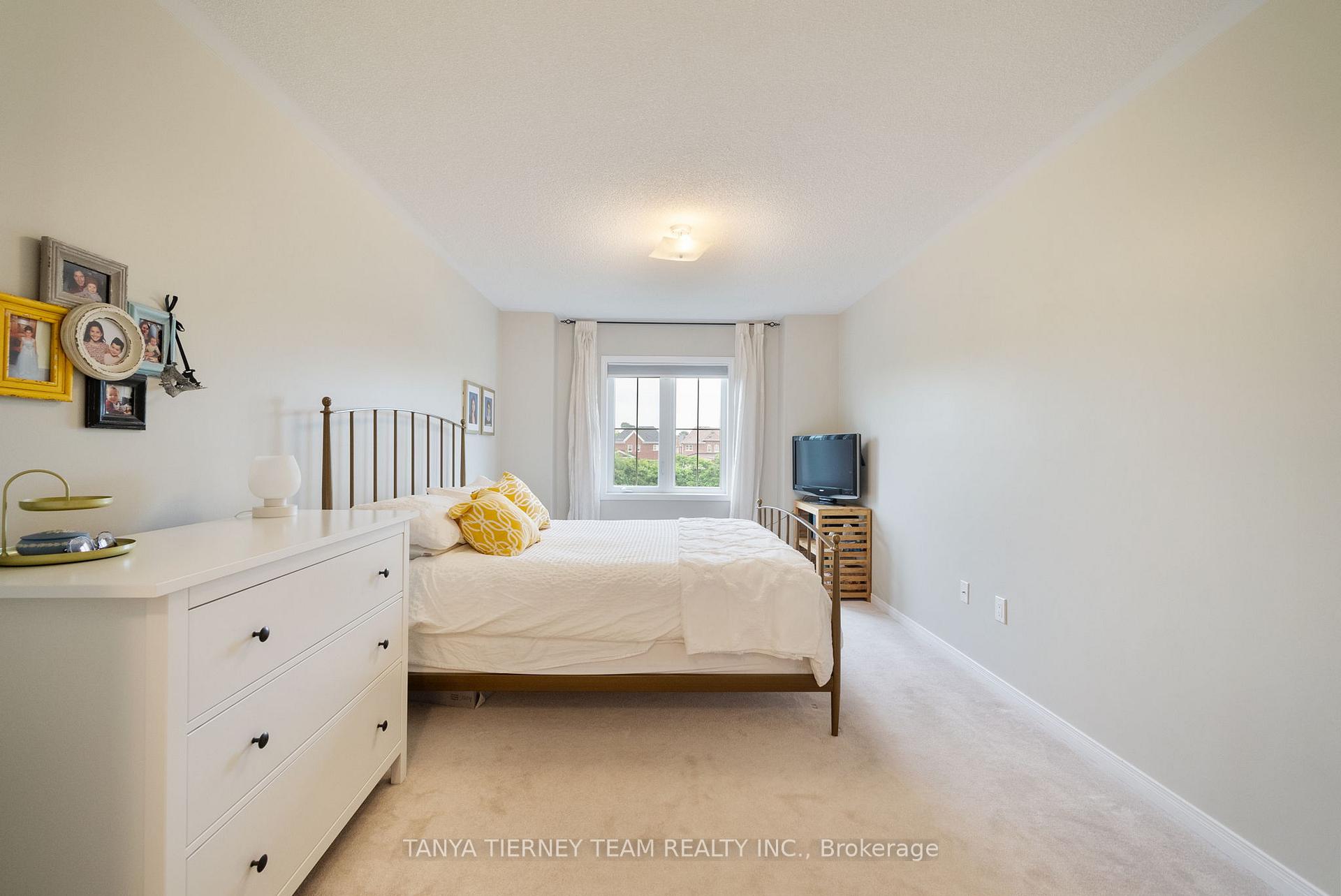 Photo 17 of 30 Lambdon Way, Whitby, Brooklin — HOMEH