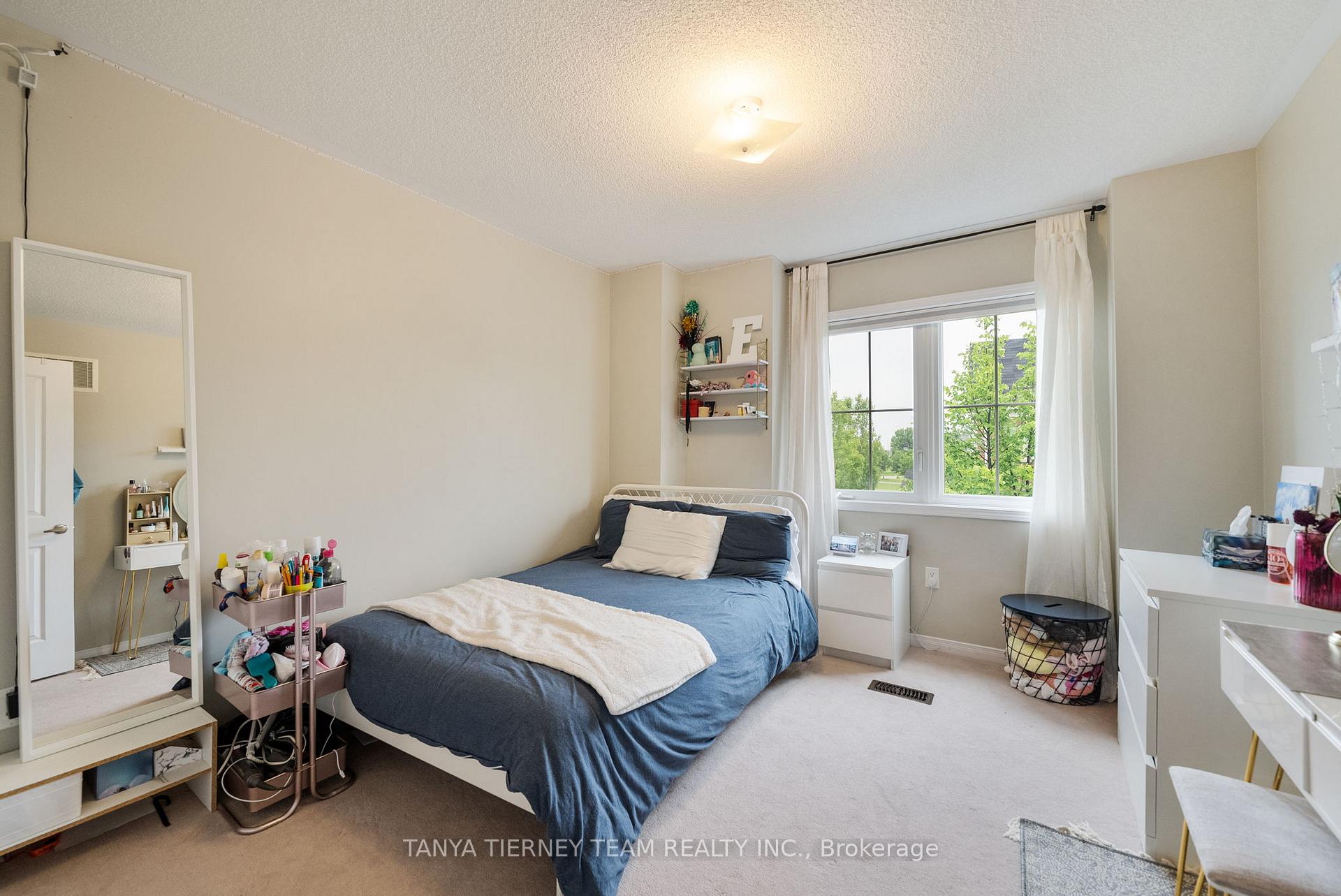 Photo 24 of 30 Lambdon Way, Whitby, Brooklin — HOMEH