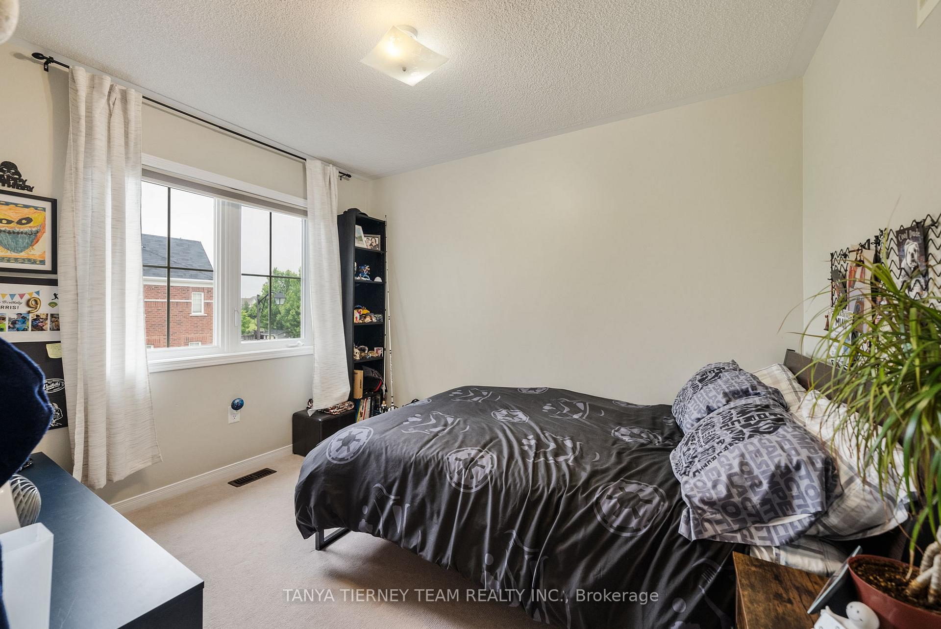 Photo 21 of 30 Lambdon Way, Whitby, Brooklin — HOMEH