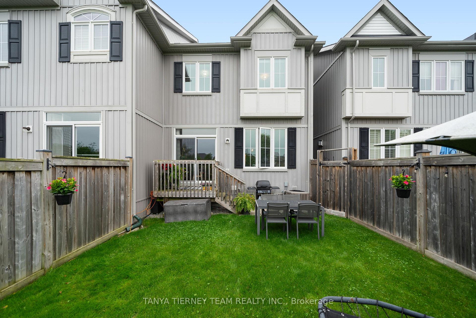 Photo 25 of 30 Lambdon Way, Whitby, Brooklin — HOMEH
