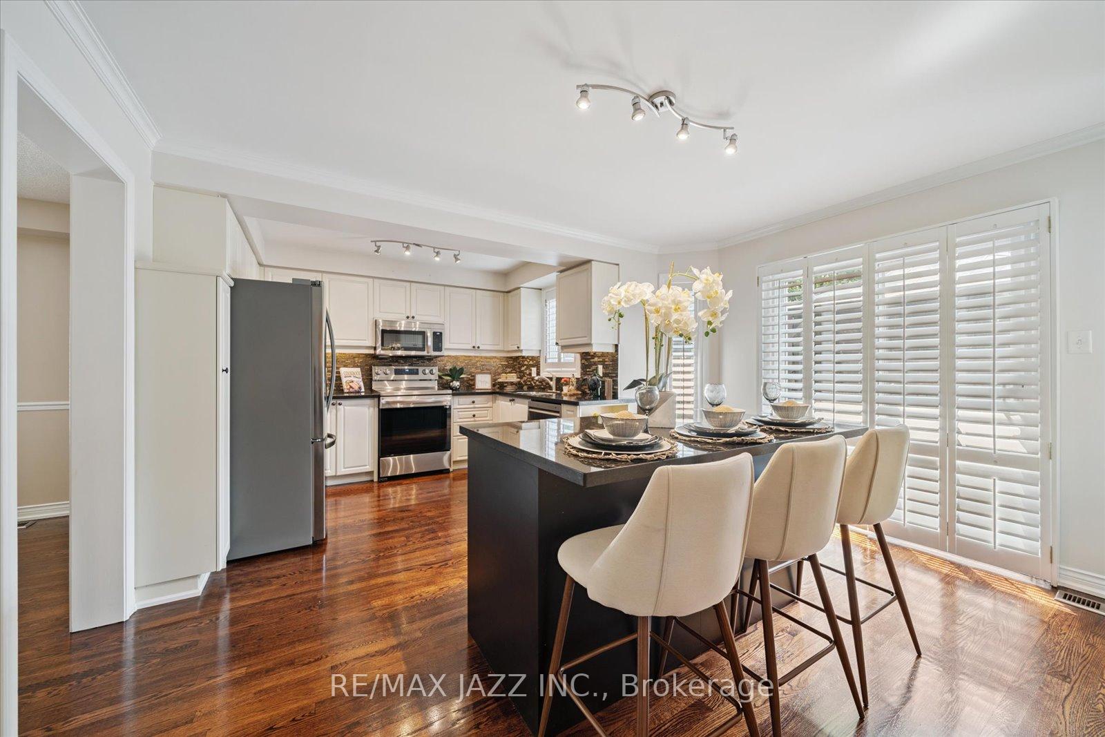 Photo 6 of 102 Harkness Drive, Whitby, Rolling Acres — HOMEH
