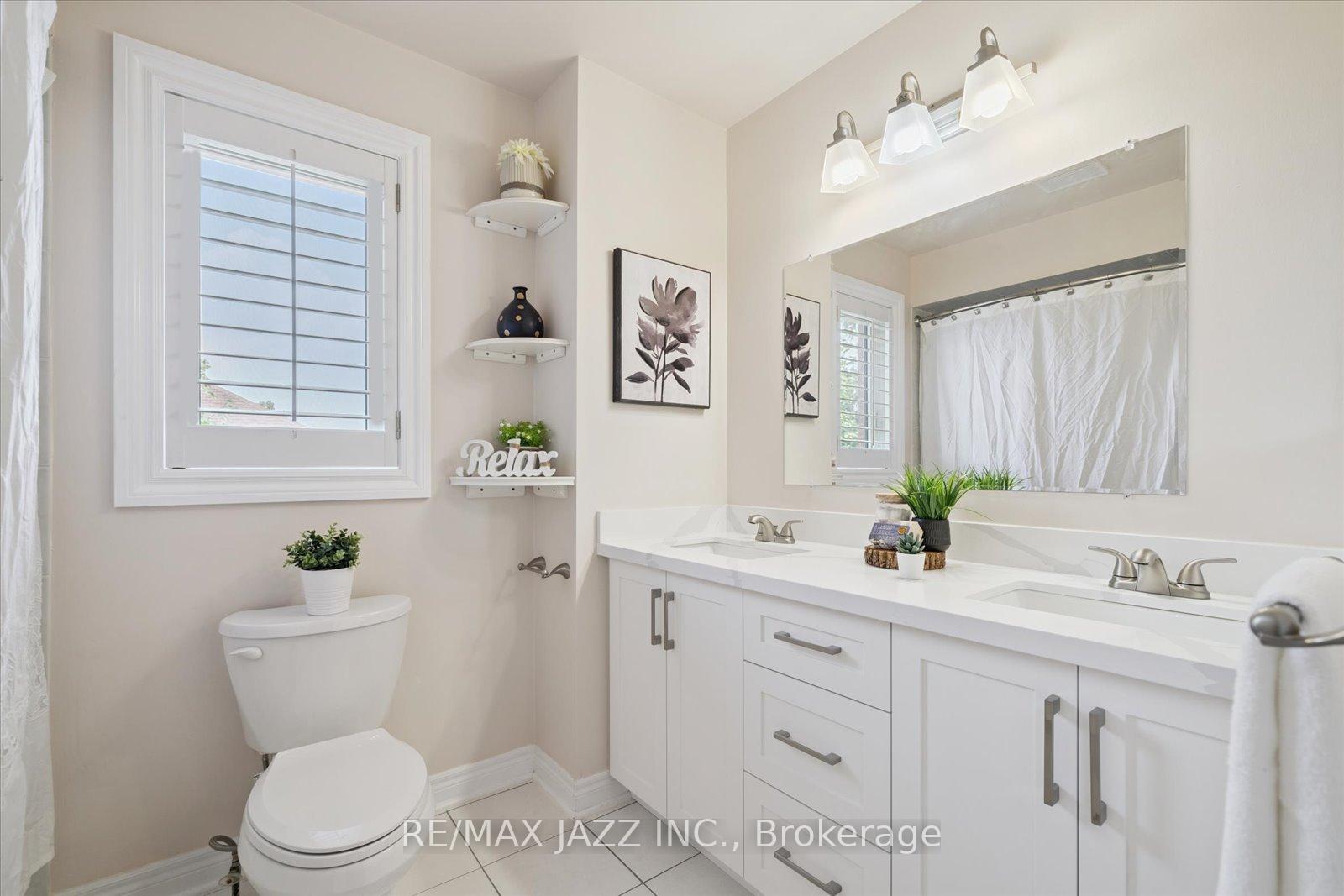 Photo 7 of 102 Harkness Drive, Whitby, Rolling Acres — HOMEH