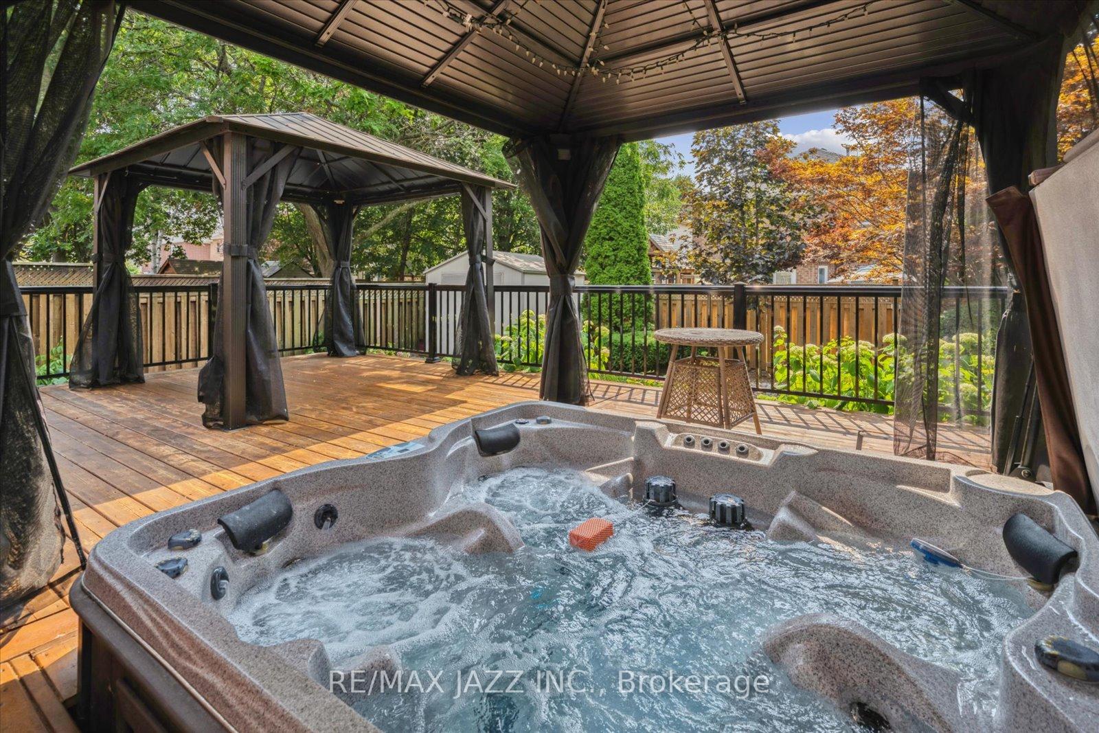 Photo 19 of 102 Harkness Drive, Whitby, Rolling Acres — HOMEH
