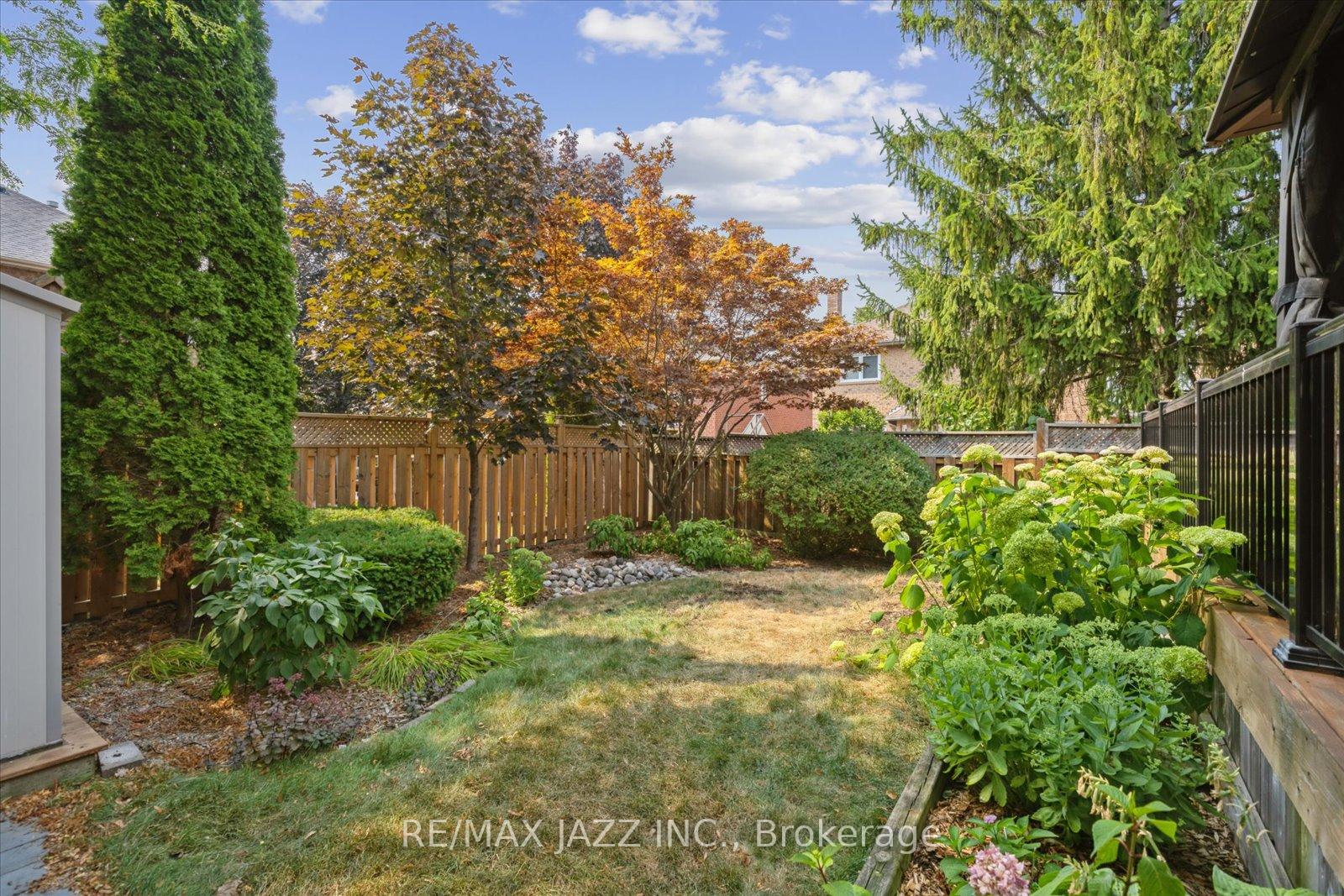 Photo 18 of 102 Harkness Drive, Whitby, Rolling Acres — HOMEH