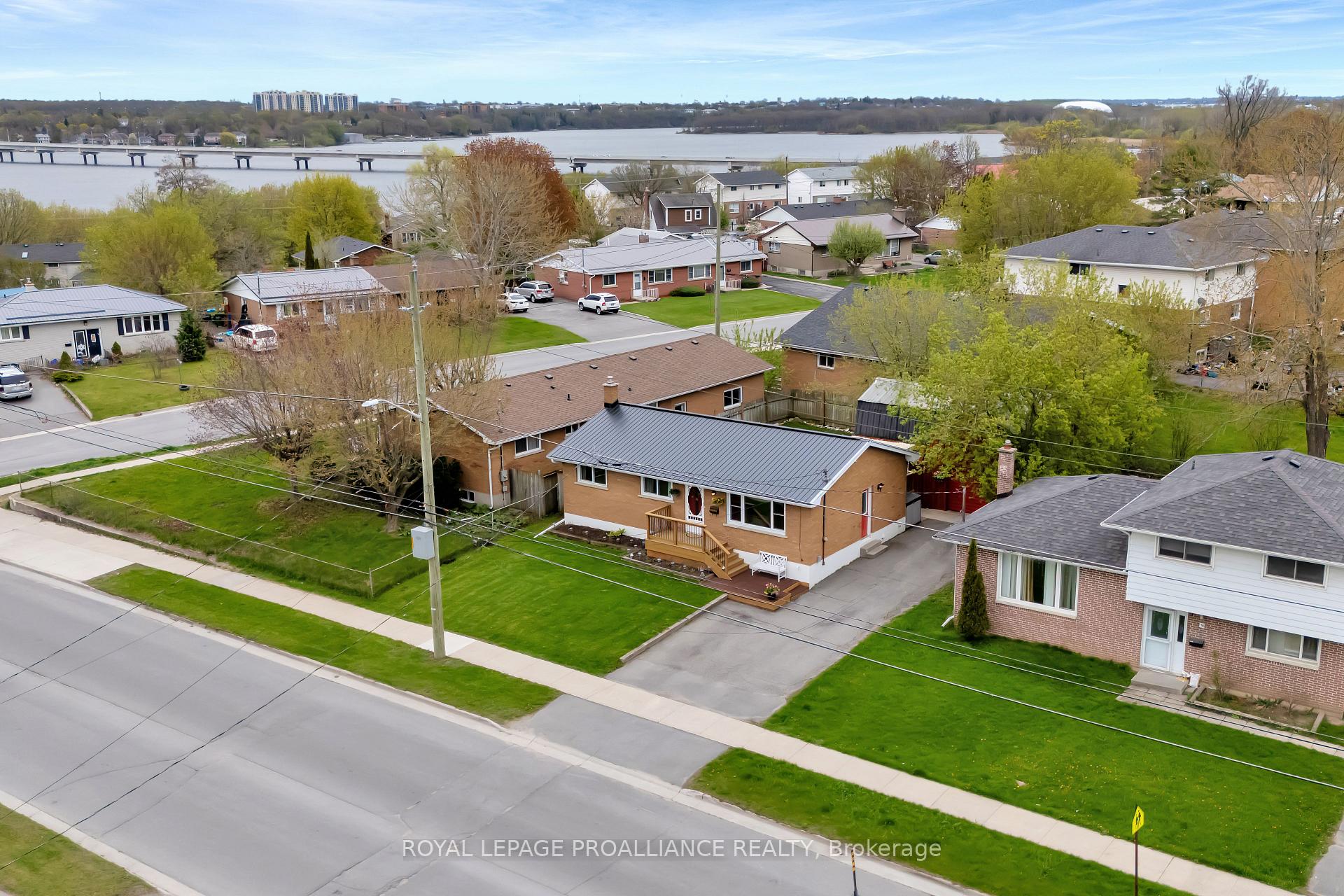Photo 23 of 54 Weller Avenue, Kingston, Rideau — HOMEH