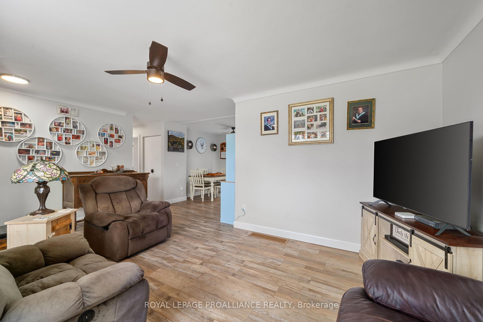 Photo 11 of 54 Weller Avenue, Kingston, Rideau — HOMEH
