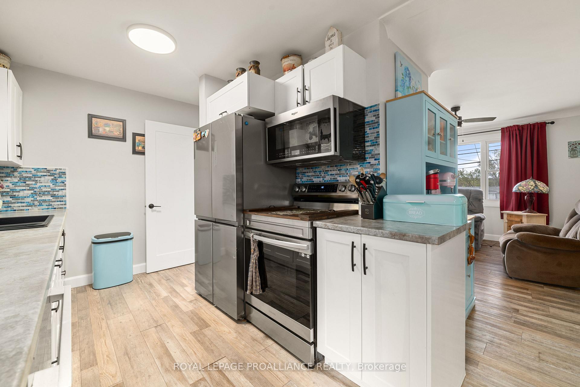 Photo 35 of 54 Weller Avenue, Kingston, Rideau — HOMEH