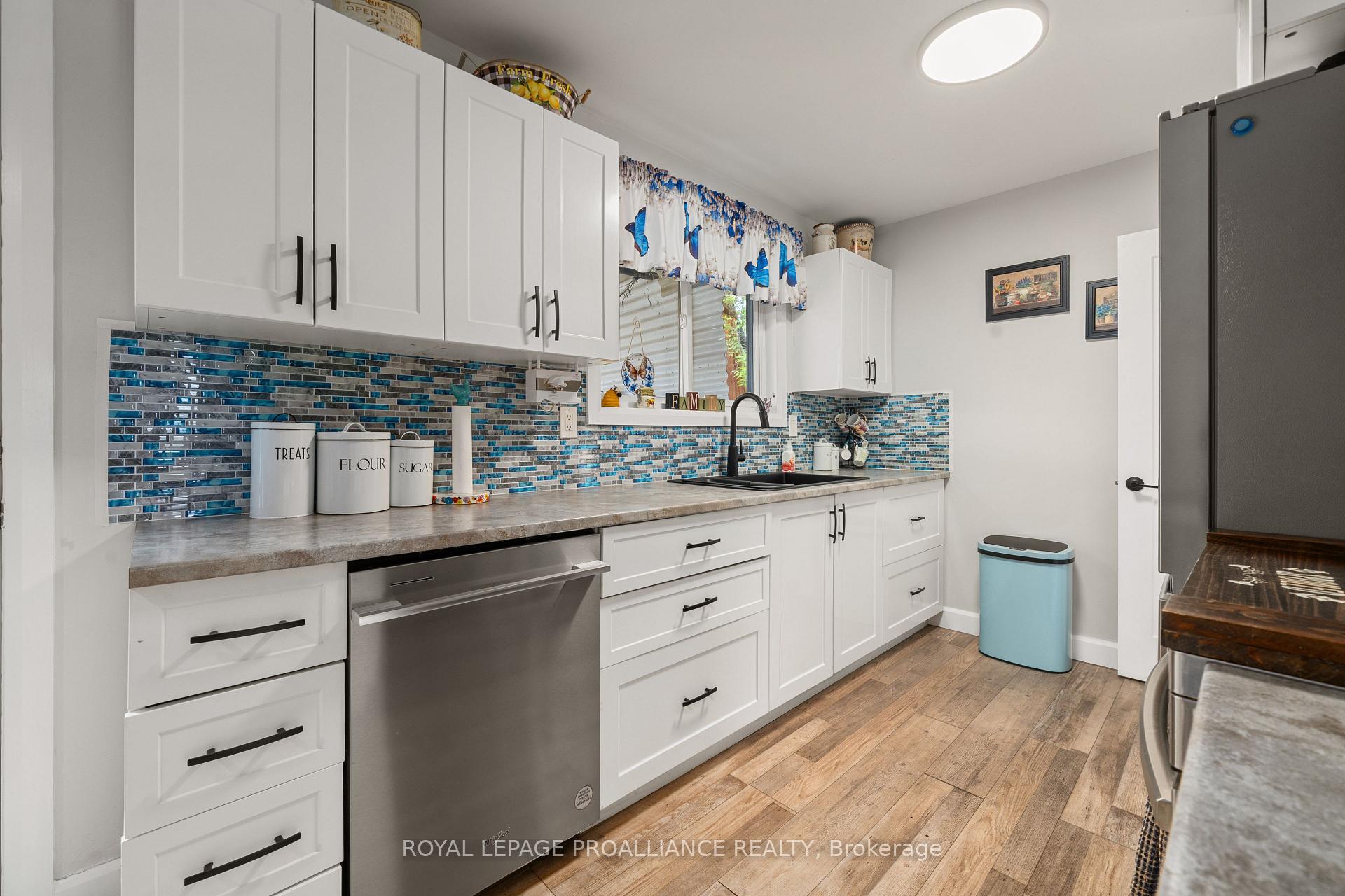 Photo 20 of 54 Weller Avenue, Kingston, Rideau — HOMEH