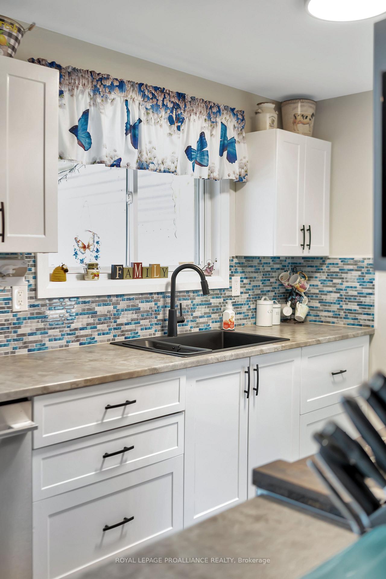 Photo 15 of 54 Weller Avenue, Kingston, Rideau — HOMEH