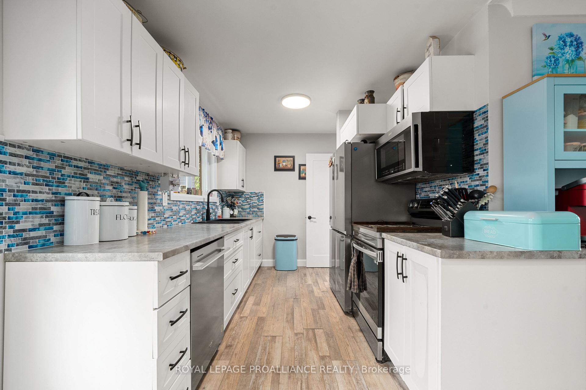 Photo 27 of 54 Weller Avenue, Kingston, Rideau — HOMEH