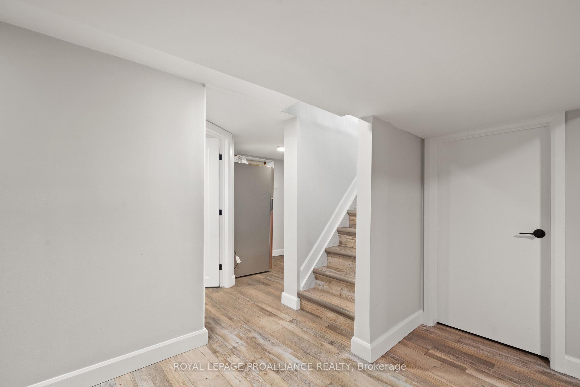 Photo 28 of 54 Weller Avenue, Kingston, Rideau — HOMEH