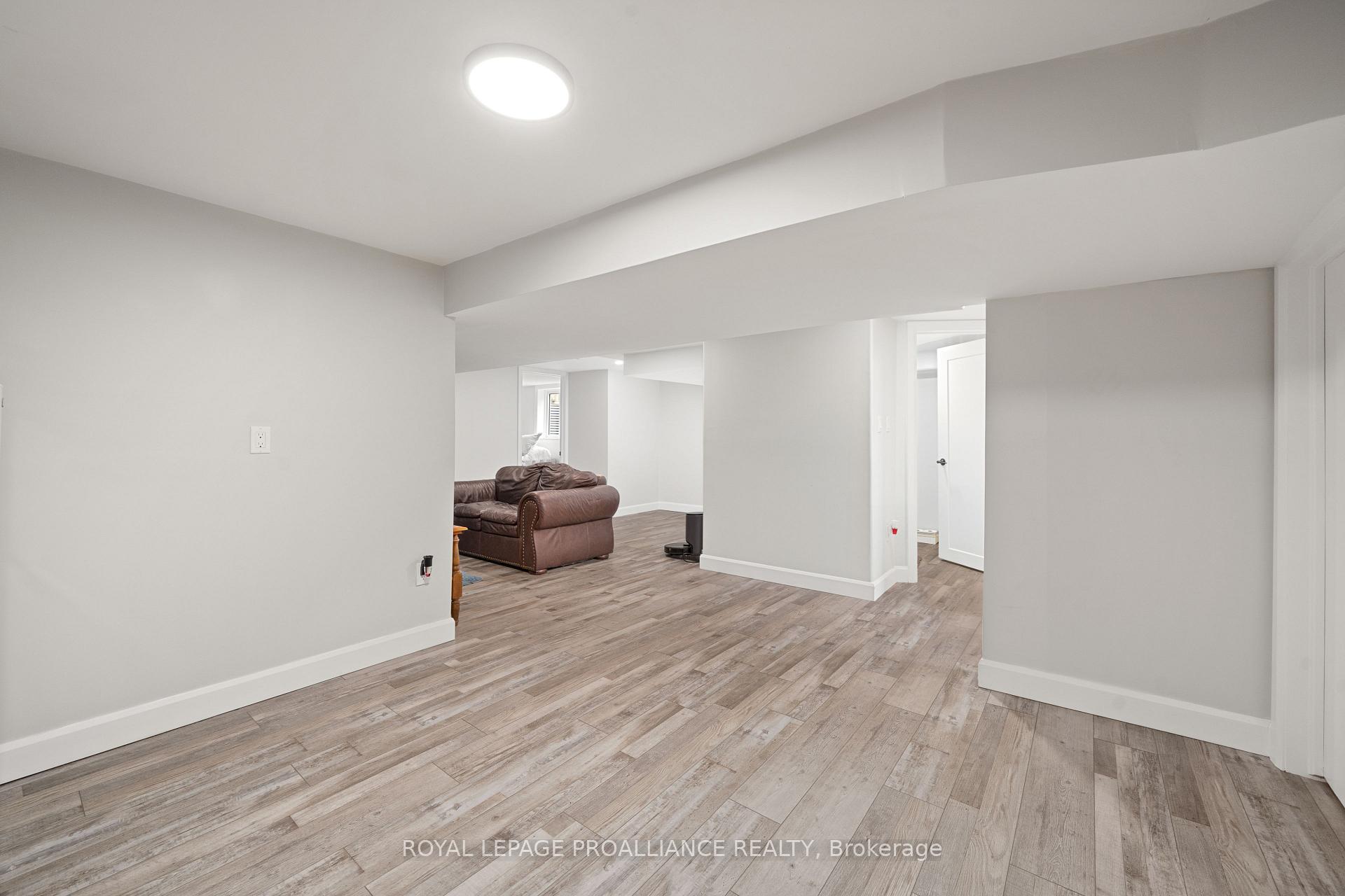 Photo 16 of 54 Weller Avenue, Kingston, Rideau — HOMEH