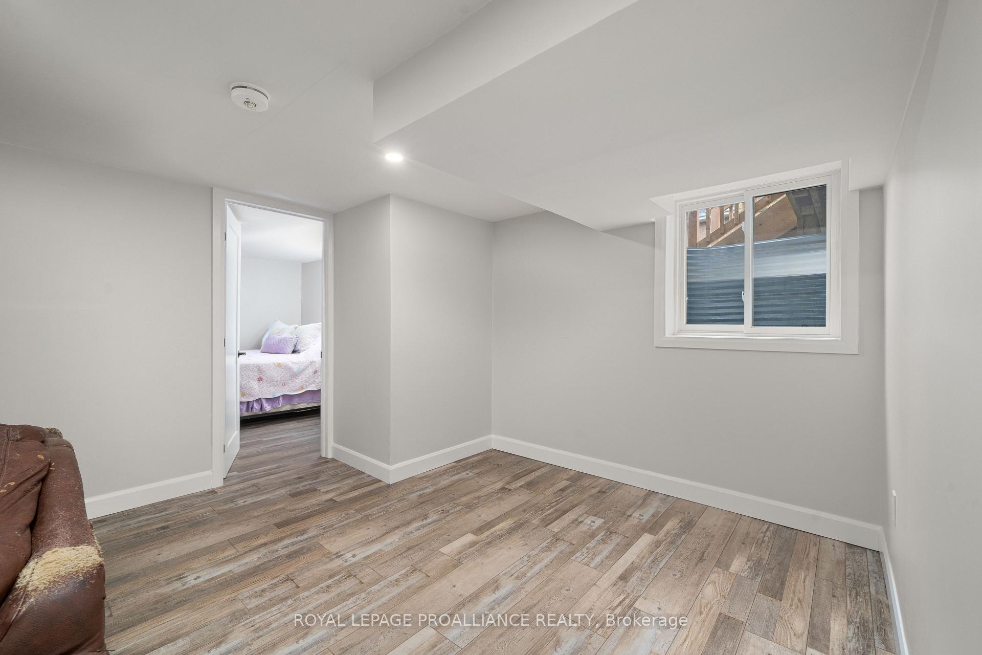 Photo 31 of 54 Weller Avenue, Kingston, Rideau — HOMEH