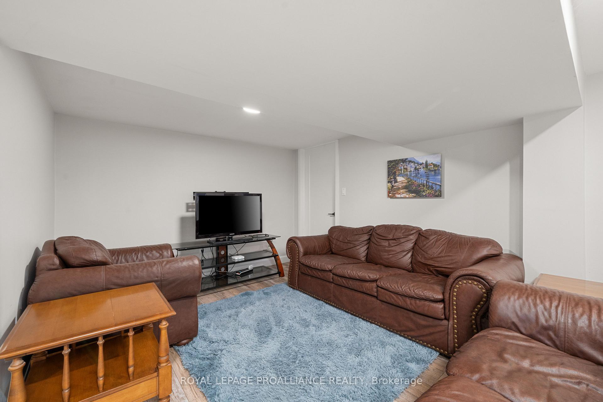 Photo 34 of 54 Weller Avenue, Kingston, Rideau — HOMEH