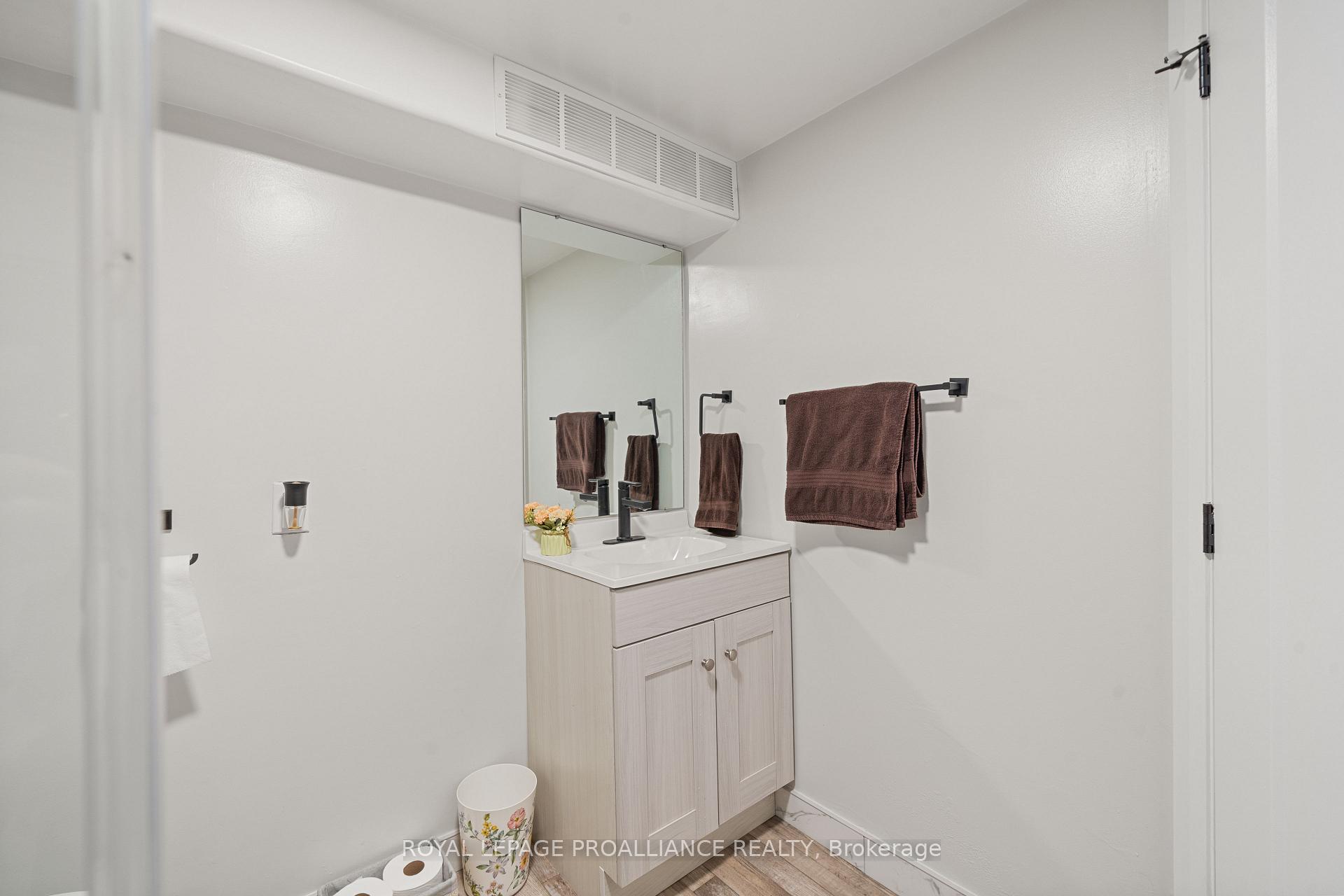 Photo 24 of 54 Weller Avenue, Kingston, Rideau — HOMEH