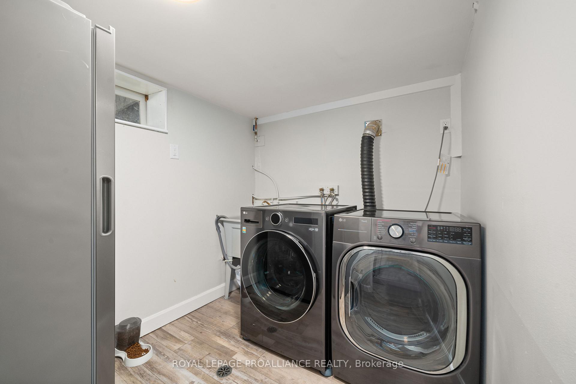 Photo 33 of 54 Weller Avenue, Kingston, Rideau — HOMEH
