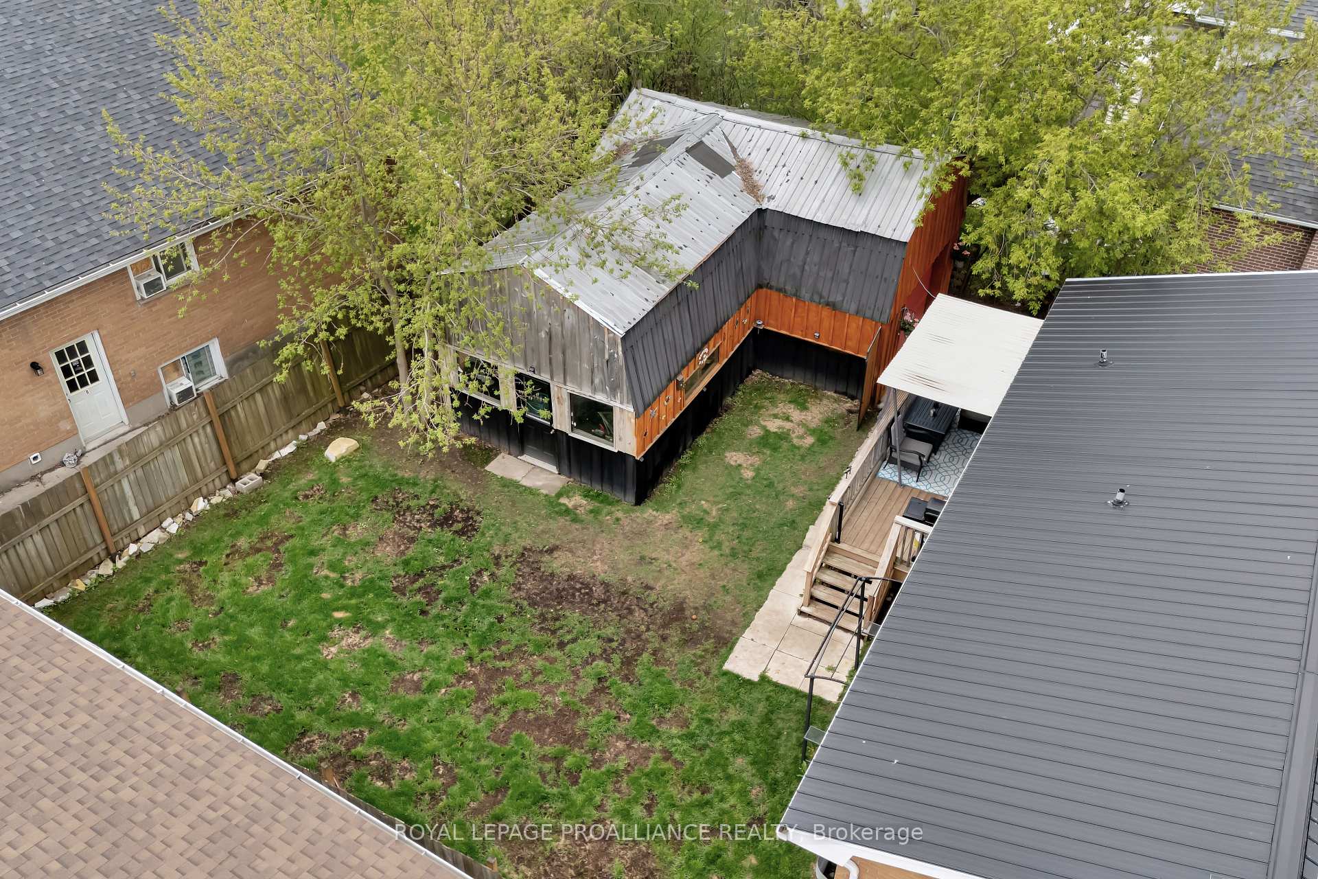 Photo 40 of 54 Weller Avenue, Kingston, Rideau — HOMEH