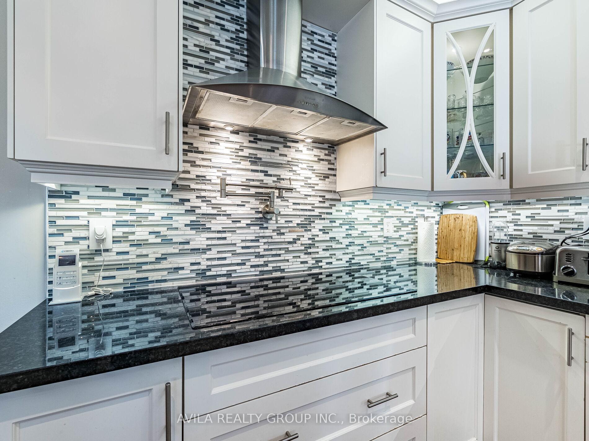 Photo 10 of 35 Noce Way, Vaughan, Vellore Village — HOMEH
