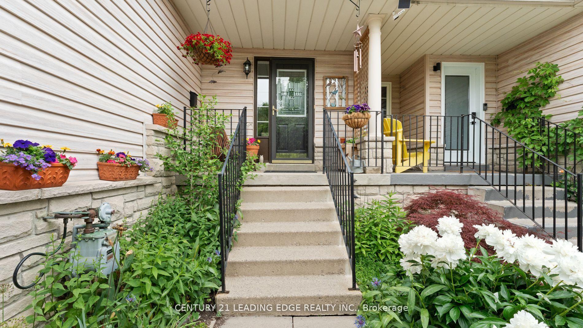 Photo 5 of 70 Shady Lane Crescent, Clarington, Bowmanville — HOMEH
