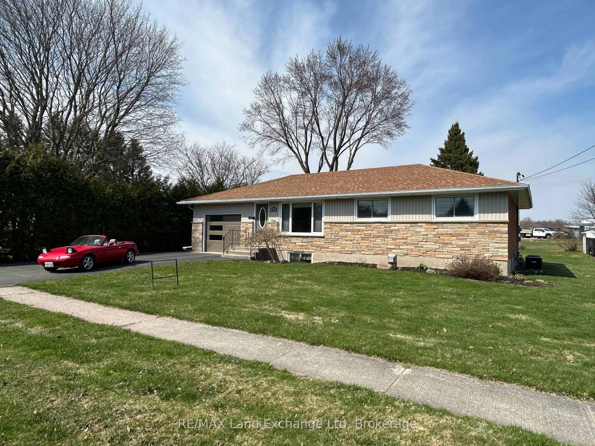Photo 1 of 81 Queen Street, Morris Turnberry, Bluevale — HOMEH