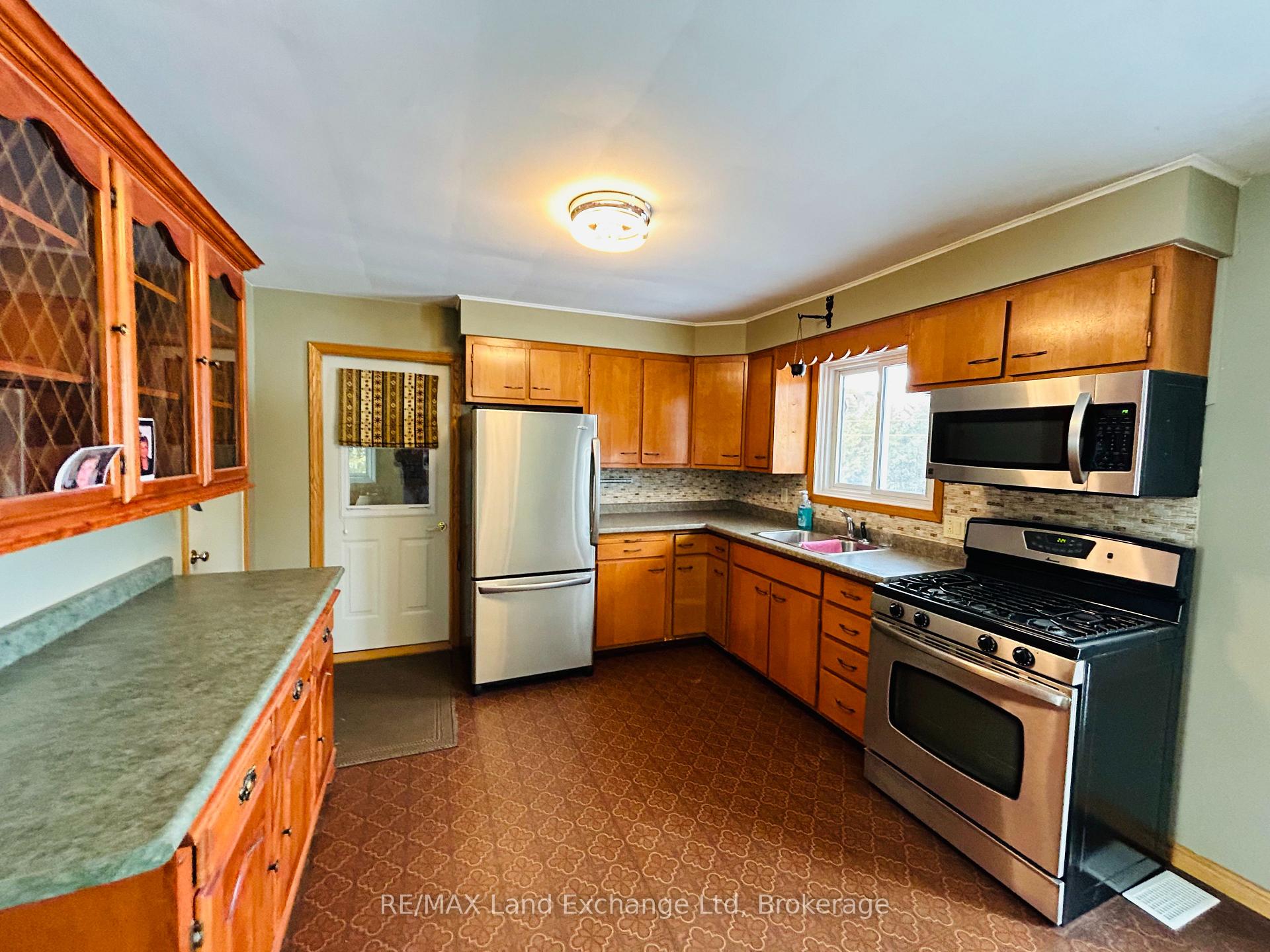 Photo 6 of 81 Queen Street, Morris Turnberry, Bluevale — HOMEH