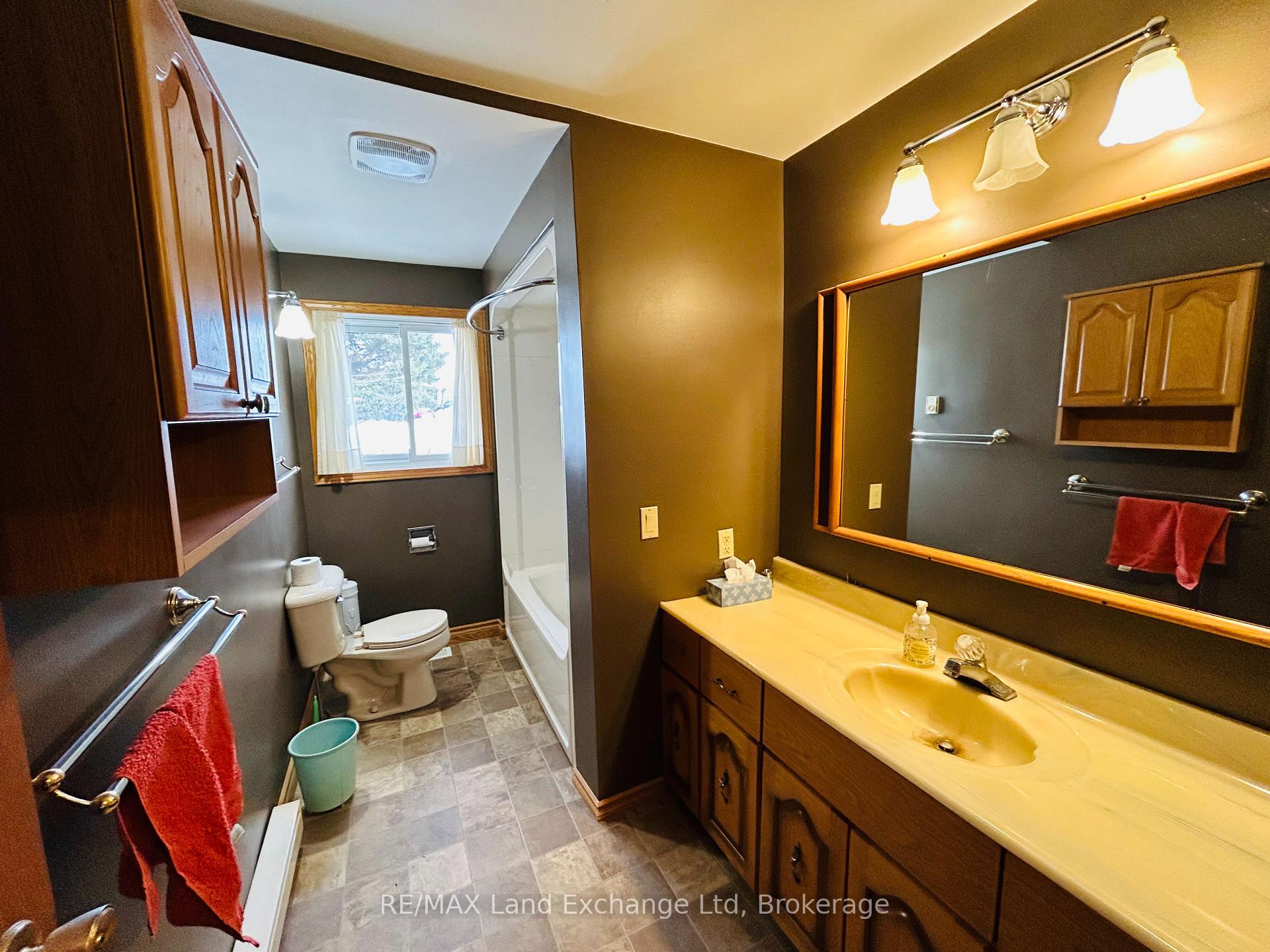 Photo 7 of 81 Queen Street, Morris Turnberry, Bluevale — HOMEH