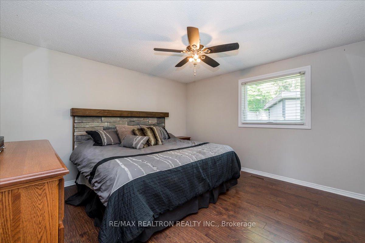 Photo 17 of 196 Edgehill Drive, Barrie, Edgehill Drive — HOMEH