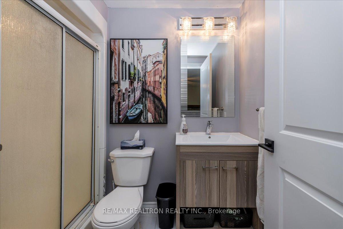 Photo 5 of 196 Edgehill Drive, Barrie, Edgehill Drive — HOMEH