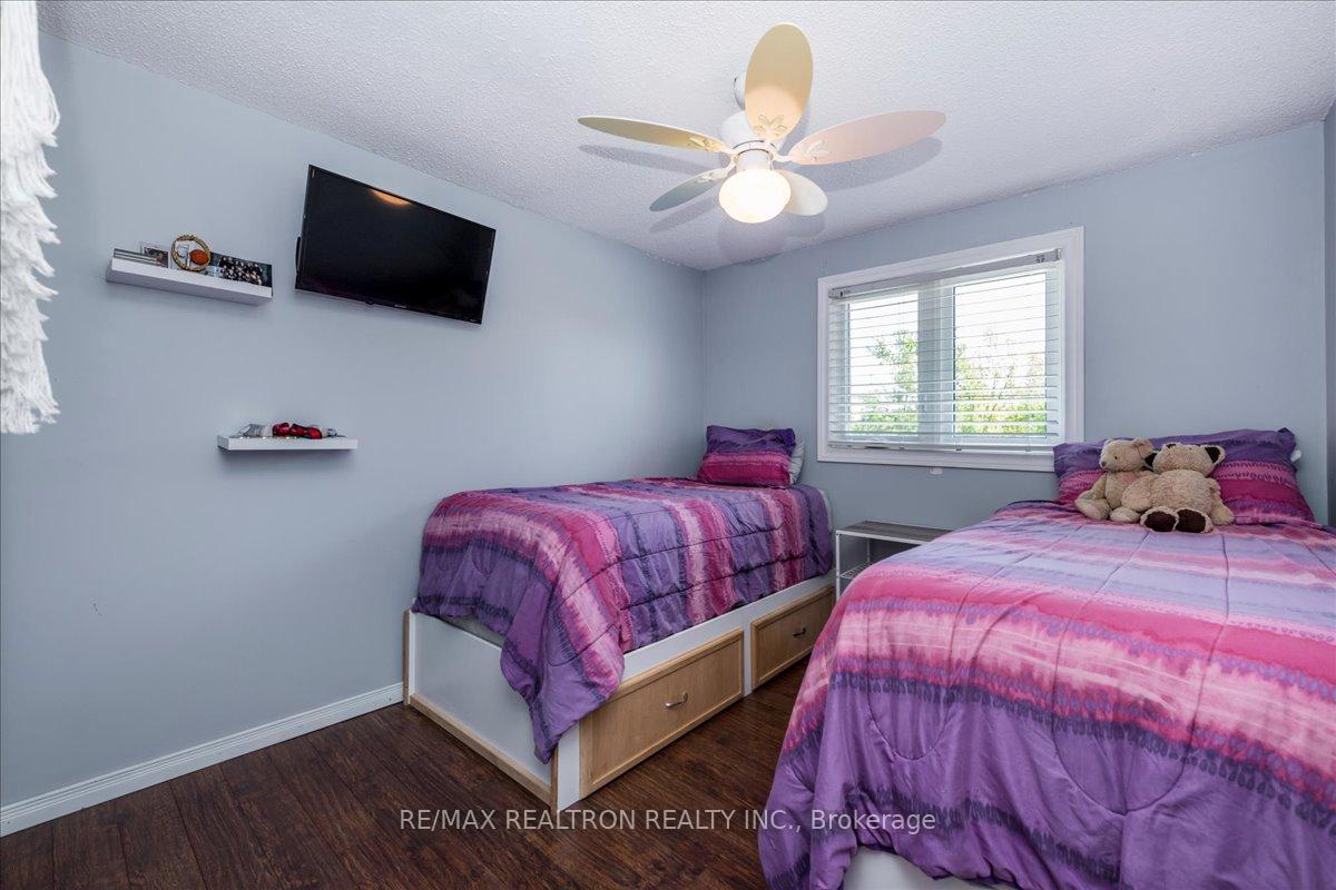 Photo 8 of 196 Edgehill Drive, Barrie, Edgehill Drive — HOMEH