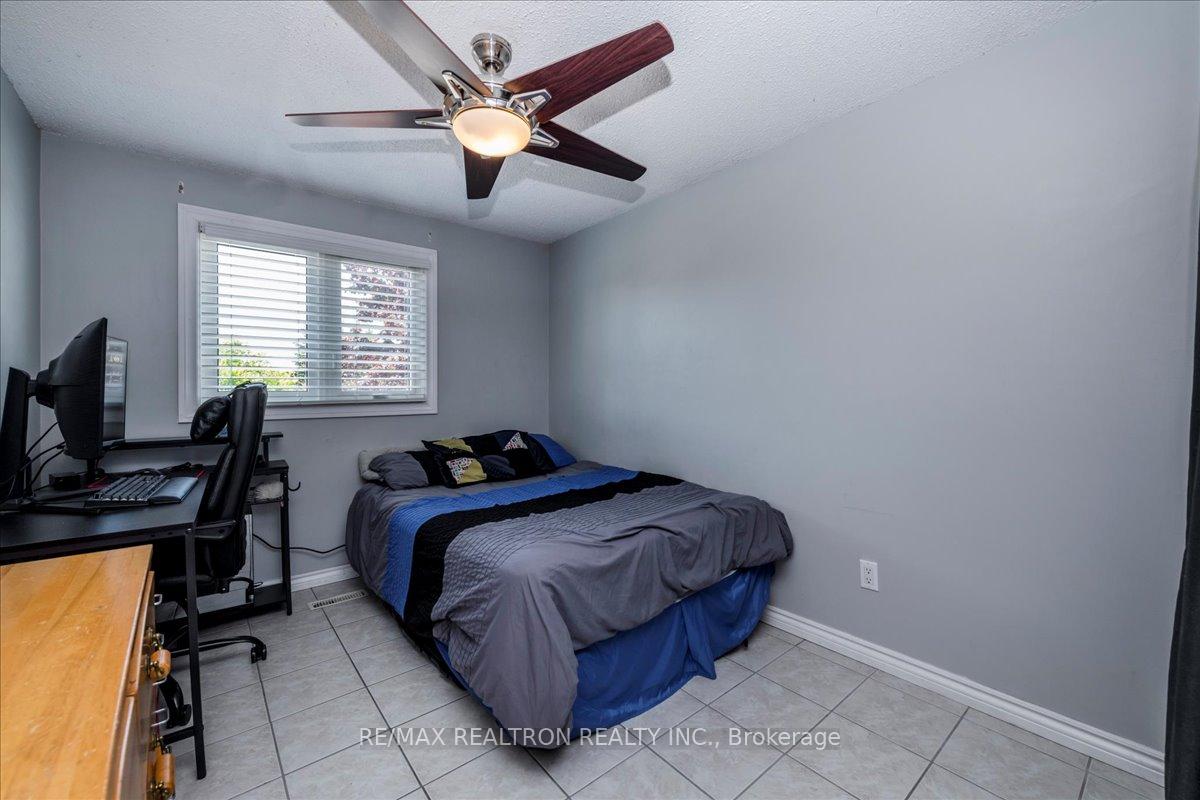 Photo 7 of 196 Edgehill Drive, Barrie, Edgehill Drive — HOMEH