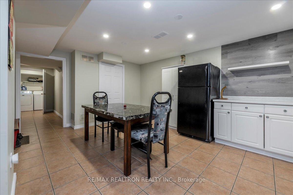 Photo 26 of 196 Edgehill Drive, Barrie, Edgehill Drive — HOMEH