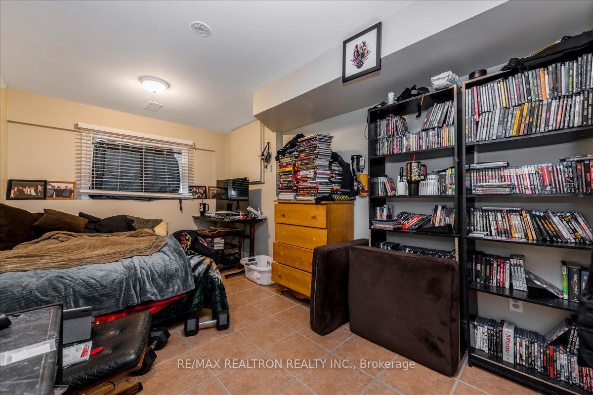 Photo 31 of 196 Edgehill Drive, Barrie, Edgehill Drive — HOMEH
