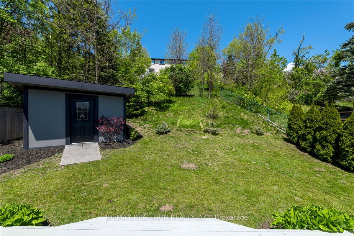 Photo 29 of 196 Edgehill Drive, Barrie, Edgehill Drive — HOMEH