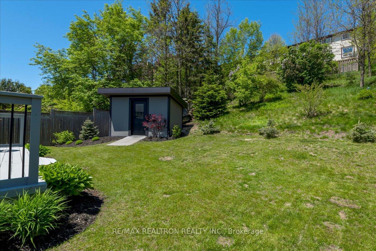 Photo 21 of 196 Edgehill Drive, Barrie, Edgehill Drive — HOMEH