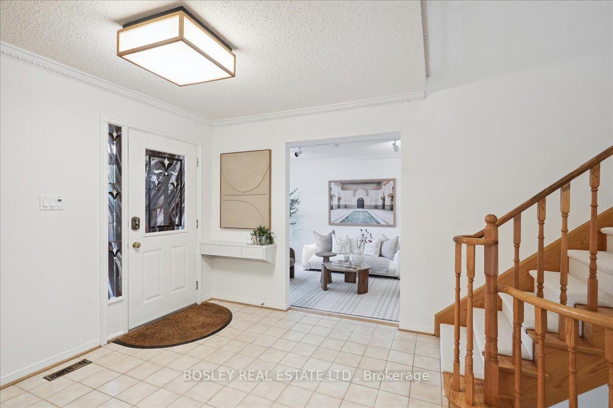 Photo 5 of 50 Simmons Crescent, Aurora, Aurora Highlands — HOMEH