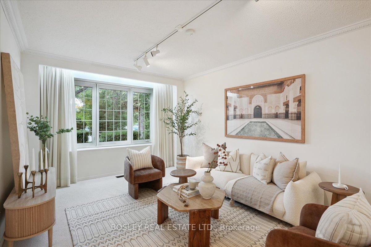 Photo 2 of 50 Simmons Crescent, Aurora, Aurora Highlands — HOMEH