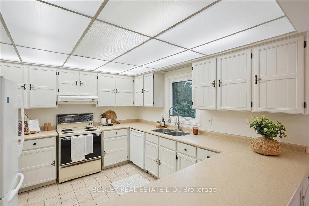 Photo 6 of 50 Simmons Crescent, Aurora, Aurora Highlands — HOMEH