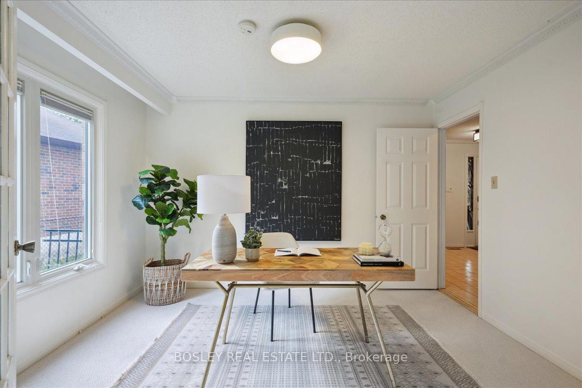 Photo 10 of 50 Simmons Crescent, Aurora, Aurora Highlands — HOMEH