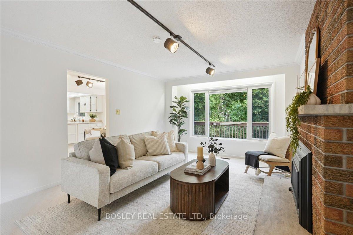 Photo 8 of 50 Simmons Crescent, Aurora, Aurora Highlands — HOMEH