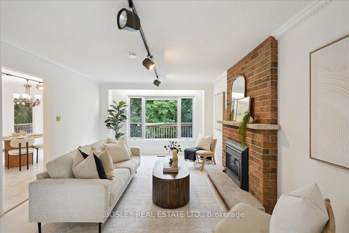 Photo 13 of 50 Simmons Crescent, Aurora, Aurora Highlands — HOMEH