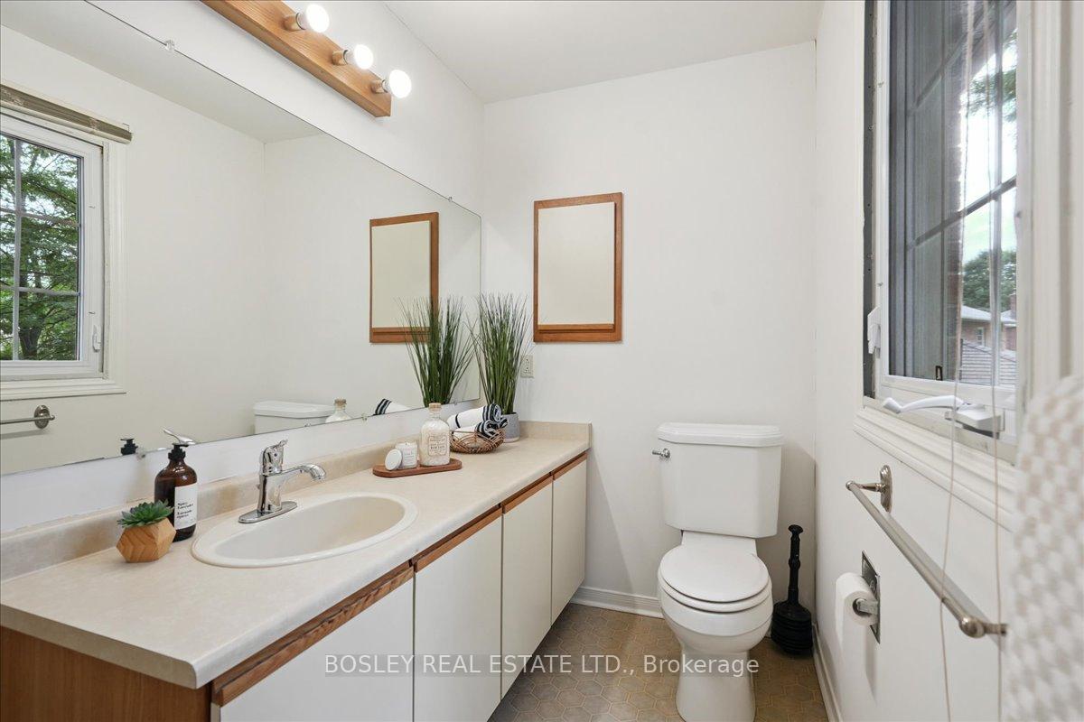 Photo 44 of 50 Simmons Crescent, Aurora, Aurora Highlands — HOMEH