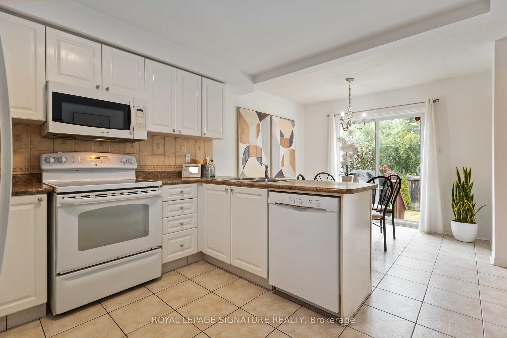 Photo 17 of 145 Bourbon Place, Whitby, Pringle Creek — HOMEH