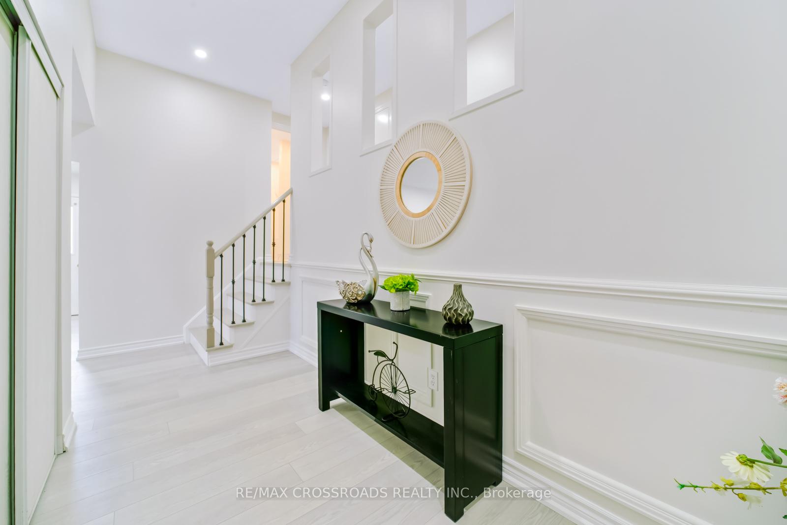 Photo 4 of 20 Deerpark Crescent, Clarington, Bowmanville — HOMEH